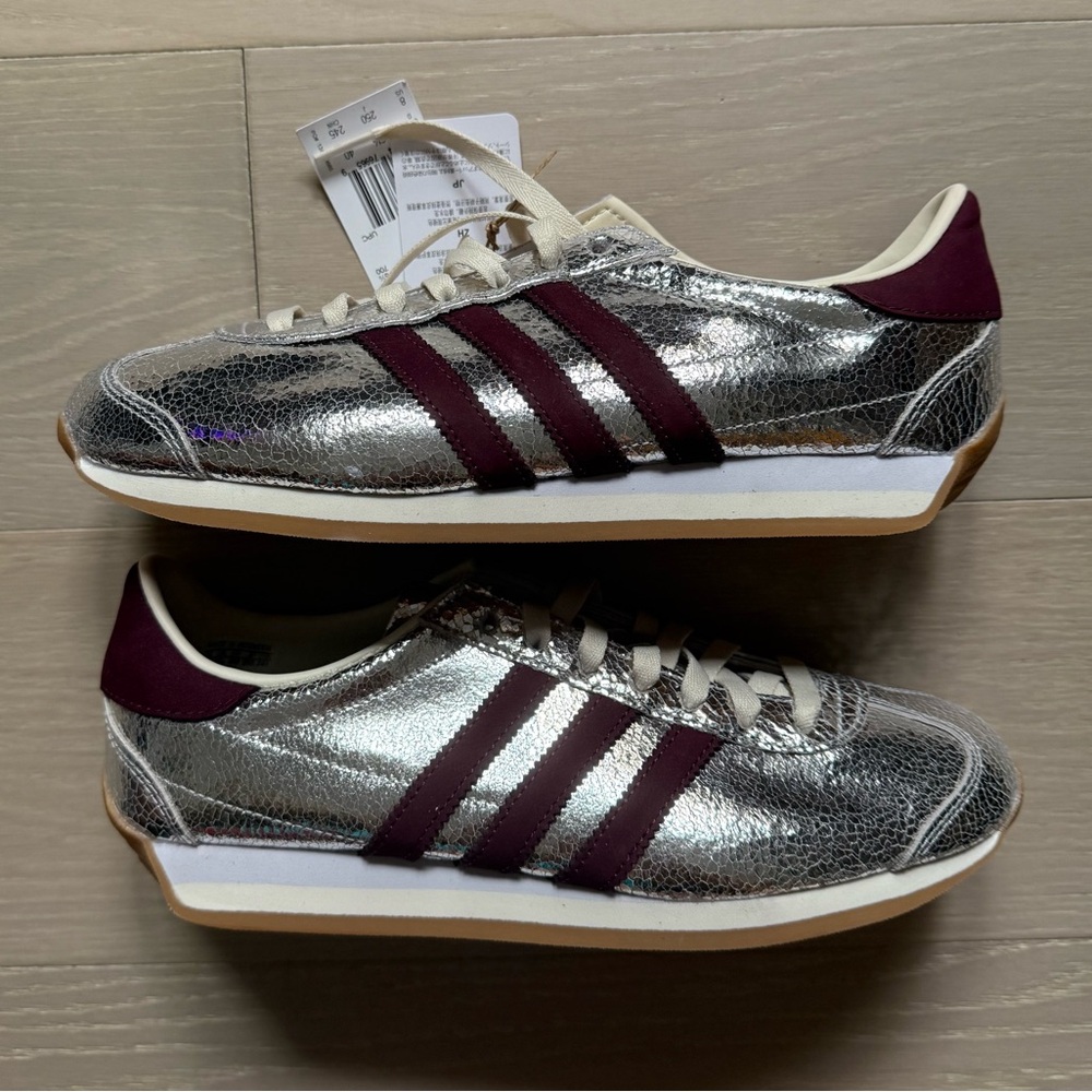 NWT adidas Originals Country OG Shoes in Silver Metallic/Maroon/Off-White